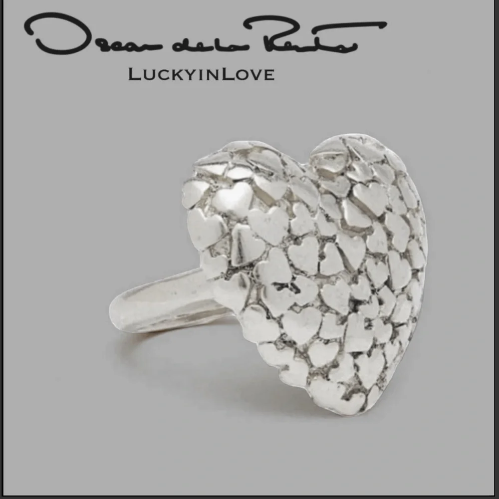 Oscar de la Renta • Rare Cluster Hearts Ring - Heart-shaped silver Toned